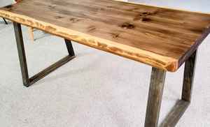 Mesa de centro de madera maciza hecha a mano con borde natural y base de metal industrial, mueble moderno rústico para sala de estar - Product Image 2