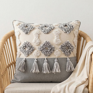 Housse de coussin personnalisée 45x45 cm, motif tufté mini-diamant décoratif avec pompons sur le devant, tuftage durable - Product Image 1