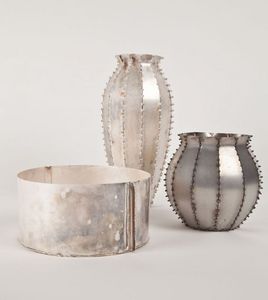 Elegante Florero de Aluminio para Decoración de Sala de Estar, Estilismo de Mesa de Comedor y Presentación Floral Contemporánea - Product Image 2