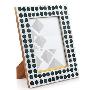 Resin Photo Frame 4x6 Inch Black White Zigzag Pattern Artistic Home Decoration - Product Image 2