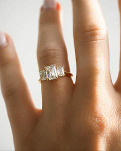 Bague de fiançailles solitaire en or massif 14 carats avec moissanite taille émeraude de luxe, 4 carats, bijoux fins minimalistes, vente en gros - Product Image 4