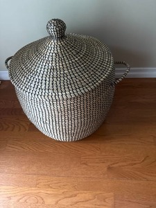 Black and Natural Seagrass <b>Basket</b> <b>with</b> <b>Lid</b> Handmade Storage <b>Basket</b> Wholesale eco-friendly Made Viet Nam - Product Image 4