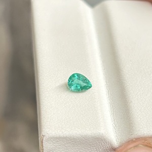 Émeraude zambienne de luxe 0,36 ct, vert profond, forme poire, facettée, pierre lâche pour bijoux de luxe sur mesure - Product Image 4
