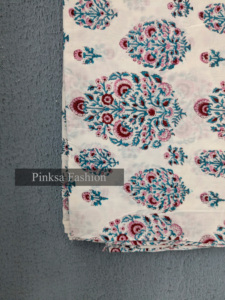 ผ้าฝ้ายพิมพ์ลายบล็อกแฮนด์เมดจากเมืองชัยปุระ ประเทศอินเดีย 100% สำหรับตัดเย็บเสื้อผ้า ขายส่ง ผ้าฝ้ายพิมพ์ลายดอกไม้คุณภาพสูง - Product Image 3