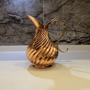 Carafe à eau en cuivre couleur terre naturelle, finition lisse, article de gros personnalisé en usine - Product Image 1