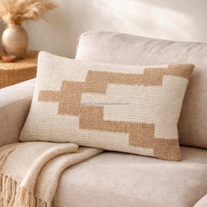 Housse de coussin colorée style bohème Kilim avec motif rayé ethnique pour une décoration de maison éclatante et ethnique (global et sud-ouest américain) - Product Image 3
