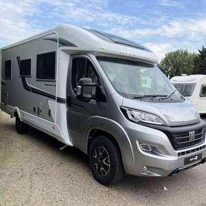 Mini-caravane moderne 4x4 élégante et légère, camping-car tout-terrain avec capacité de couchage pour 4 personnes - Product Image 4