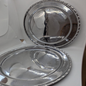 Plato Base de Plástico Duradero y Elegante para Decoración de Eventos, Banquetes y Bodas - Product Image 1