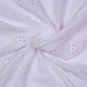 Tela de bordado Schiffli 100% algodón tejida, transpirable y ligera, muy demandada, para vestidos, ropa de niñas y mujeres. - Product Image 2