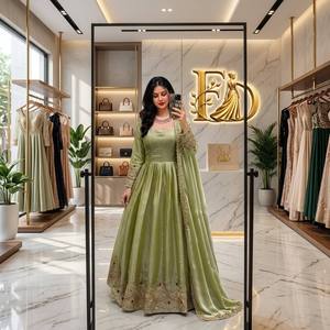 Robe Anarkali en soie verte brodée avec dupatta, longueur ras du sol, tenue traditionnelle indienne et pakistanaise pour femme, coupe ample, robe de mariée - Product Image 2