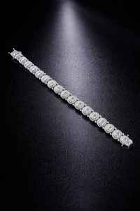 Pulsera de Oro 14K con Eslabones Cubanos Gruesos, Diamantes Incrustados, Estilo Hip Hop de Lujo, Opción de Oro 10K Disponible, Diseño Audaz - Product Image 2