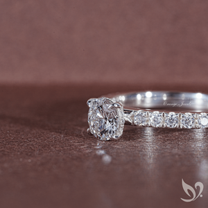 Anillo con Halo Oculto de Diamante Cultivado en Laboratorio de Corte Redondo de 0.50 CT en Oro Sólido de 10K |   Joyería de Compromiso Certificada por IGI - Product Image 3