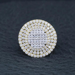 แหวนเพชรโมอิสซาไนต์ทรงคลัสเตอร์สำหรับผู้ชาย สีทูโทน ชมพู ฮิปฮอป สตรีทแวร์ เครื่องประดับเงินและทองขนาดใหญ่ สำหรับงานแต่งงาน วันเกิด - Product Image 6