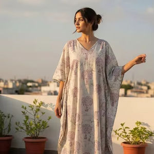 Robe longue kaftan en coton imprimé à la main pour femme, coupe ample, col en V, style bohème ethnique, tenue de plage estivale ou décontractée, faite main en Inde - Product Image 1