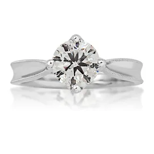Bague solitaire en diamant de laboratoire taille princesse, or blanc 18 carats plaqué rhodium, 1,25 ct E VS1 certifiée IGI, à quatre griffes torsadées - Product Image 3