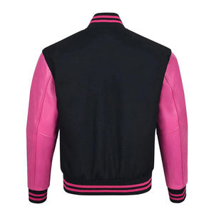 Chaqueta estilo universitario para hombre en negro y rosa, mangas estilo cuero, ribete acanalado a rayas, botones a presión, moda urbana. - Product Image 5