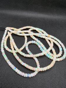 Perlas de Ópalo Etíope Natural, Corte Rondelle Liso, 4-5MM, 140CT, 3 Líneas, Brillantes, Perforadas en el Centro, Orificio de 0.5MM, Zehra Gems - Product Image 1