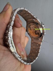 นาฬิกาข้อมือสแตนเลสสตีลทรงสี่เหลี่ยมประดับเพชรโมอิสซาไนต์ VVS และคริสตัลแซฟไฟร์  แบบยูนิเซ็กซ์ ผลิตตามสั่งจากโรงงาน  หน้าปัดแบบอนาล็อก ผ่านการทดสอบเพชร - Product Image 5