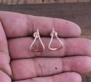 Pendientes de tuerca chapados en oro rosa al por mayor, pequeños pendientes de circonita cúbica chapados en oro rosa, proveedor de joyería hipoalergénica - Product Image 1