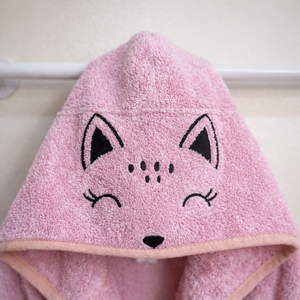 เสื้อคลุมอาบน้ำเด็กมีฮู้ด ผ้าฝ้ายริงสปัน 100% เนื้อนุ่ม ทอแบบรักษ์โลก 300gsm พร้อมโลโก้สั่งทำได้ ทุกสี สั่งซื้อจำนวนมาก - Product Image 6