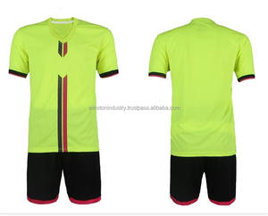 Maillot et chaussettes de football respirants professionnels personnalisés à séchage rapide avec design sportif, vêtements de football respirants à sublimation - Product Image 1