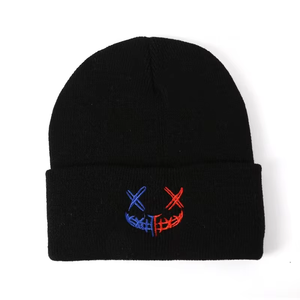 Gorro de Invierno Acrílico de Alta Calidad con Diseño Bordado, Gorros Divertidos de Punto para Mujeres y Hombres para Viajar - Product Image 5