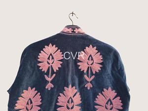 Veste en velours brodée florale à col mandarin pour femmes grandes tailles, manches longues, style chinois, fermeture éclair, vêtement d'extérieur décontracté pour l'automne - Product Image 4