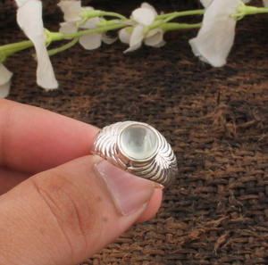 แหวนเงินแท้ประดับมูนสโตนสีรุ้งธรรมชาติทรงเบเซล ประกายสีฟ้า พร้อมพลอยสีขาว สำหรับผู้หญิง เครื่องประดับทำมือ ขายส่ง - Product Image 2