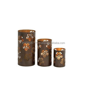 Soporte votivo de metal bellamente grabado con diseño atemporal para decoración de patrimonio, iluminación cultural y eventos especiales - Product Image 3