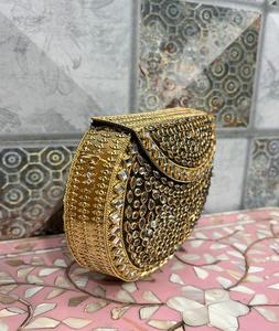 Mini pochette élégante avec décorations Kundan et embellissements raffinés, idéale pour les mariages, sac à main en métal par F S International. - Product Image 6