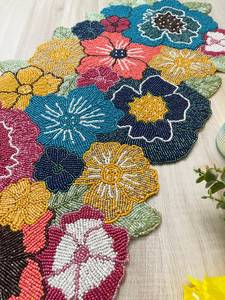 Chemin de table brodé à la main avec perles, sets de table floraux, linge de table personnalisé pour la maison, les mariages, les hôtels, les banquets - Product Image 4