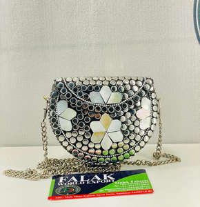 Falak World Boho Chic métal pochette sac à main Vintage Design gravé fermeture à glissière soirée sac à main en gros pour les femmes - Product Image 2