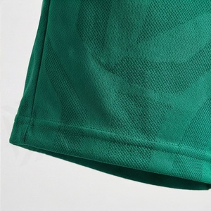 Ensemble de sport 2 pièces vert à imprimé géométrique pour femme : T-shirt à manches courtes et short au-dessus du genou en maille à séchage rapide - Product Image 6