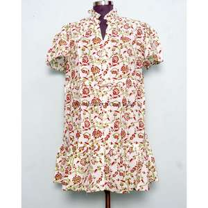 Vente en gros de robes courtes sexy et mignonnes pour femmes, de haute qualité, personnalisables, à imprimé floral, à manches courtes, style décontracté - Product Image 2