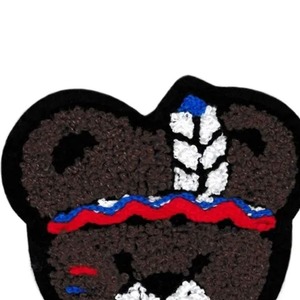 Parche Bordado Ecológico para Coser con Diseño de Cara de Oso, Forma Irregular en Blanco y Negro, Fieltro No Tejido para Ropa - Product Image 1
