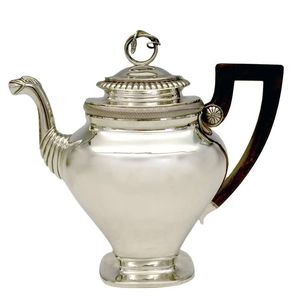 Cafetière au design excellent et attrayant, fabriquée en argent, au prix abordable - Product Image 2