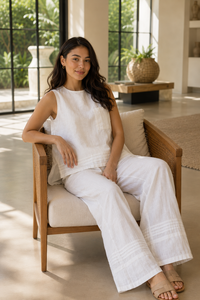 Tenues d'été décontractées chic et modernes pour femmes - Ensemble 2 pièces blanc sans manches, débardeur ample et pantalon large respirant - Fournisseur en gros - Product Image 2