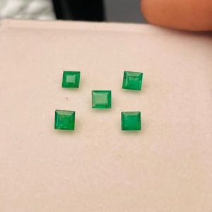 Émeraudes naturelles 5 pièces 1,80 ct lot de pierres précieuses qualité AAA avec un lustre superbe et une belle couleur verte, polissage et taille parfaits - Product Image 1