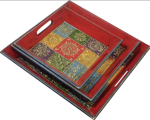 Bandeja de servicio de madera de diseño más nuevo Bandeja de servicio de comida roja y blanca con estampado floral hecho a mano con borde negro - Product Image 4