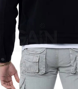 Chaqueta de invierno premium para hombre diseñada con la estética atemporal de un diseño de chaqueta vaquera. - Product Image 4