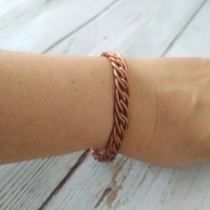 Pulsera de Cobre Artesanal Ecológica, Moderna y Elegante con Opción de Logotipo Personalizado, Diseño de Lujo para Regalos de Boda y Artesanías - Product Image 5