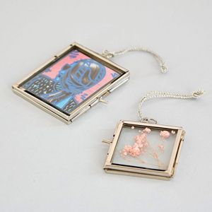 กรอบกระจกโลหะคลาสสิกพร้อมดีไซน์แขวนแบบโซ่แนวตั้ง - Product Image 5