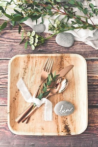 Assiettes carrées écologiques en feuilles de palmier de 8 pouces pour pâtisseries, biscuits et desserts, lot de 25 assiettes pour événements et traiteur - Product Image 1