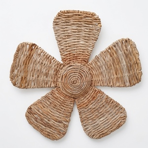 Decoración de Pared de Flores de Ratán Tejidas a Mano de Primera Calidad, Estilo Boho Chic Natural, Adorno para el Hogar, Arte de Pared Ecológico y Sostenible, Hecho por Artesanos - Product Image 2