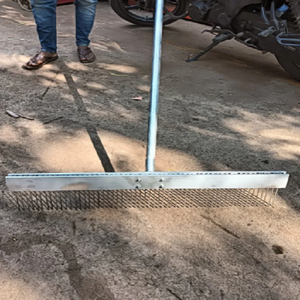 Cepillo para texturizar carreteras de hormigón utilizado para texturizar superficies, aumentar la resistencia al deslizamiento y en proyectos de construcción de autopistas. - Product Image 2