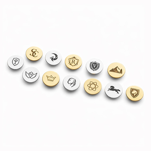 Pin de Solapa Personalizado al por Mayor con Logotipo de Grano de Café, de Aleación de Zinc Bañado en Oro, Detalle Escultural Premium, Fabricado en Vietnam, OEM Offset - Product Image 3