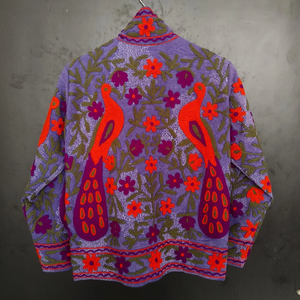 Veste en toile brodée à la main Suzani, motifs paon brodés à la main, veste brodée Suzani pour femmes - Product Image 3