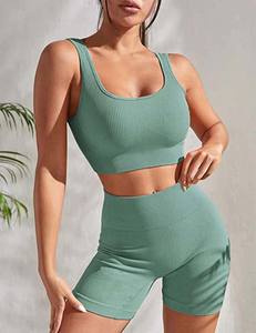 Ensemble de sport deux pièces pour femme, personnalisé OEM, comprenant un crop top moulant et un short cycliste, vente en gros - Product Image 2
