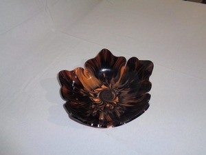 Bol de service décoratif en résine avec finition brillante pour une présentation élégante de la table de cuisine dans les foyers modernes - Product Image 3
