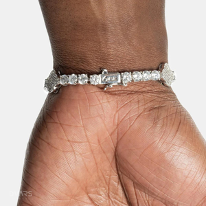 Bracelet de luxe en argent sterling 925 plaqué or 18 carats certifié, avec trèfle à quatre feuilles porte-bonheur en moissanite et shamrock irlandais - Product Image 3